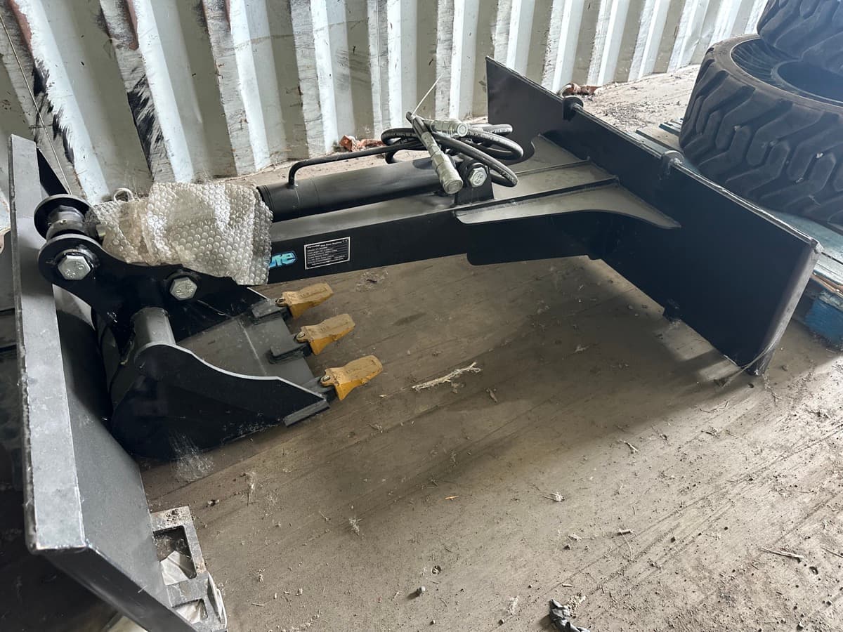 Hydraulic Tilt Bucket with Teeth